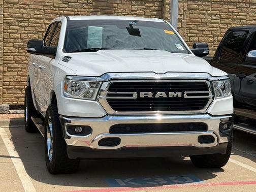 Bright White Clearcoat 2019 RAM 1500 Big Horn