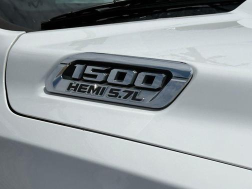 Bright White Clearcoat 2019 RAM 1500 Big Horn
