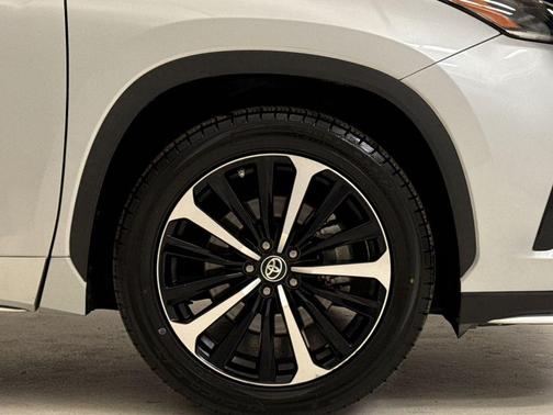 Celestial Silver Metallic 2021 Toyota Highlander XSE
