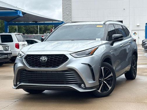 Celestial Silver Metallic 2021 Toyota Highlander XSE