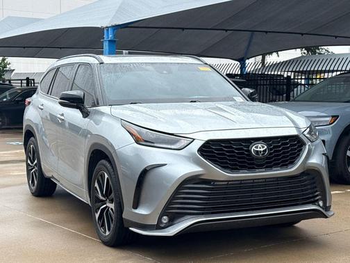 Celestial Silver Metallic 2021 Toyota Highlander XSE