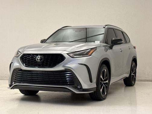 Celestial Silver Metallic 2021 Toyota Highlander XSE