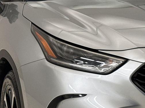 Celestial Silver Metallic 2021 Toyota Highlander XSE