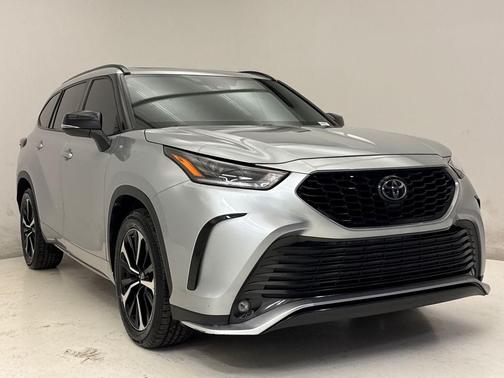 Celestial Silver Metallic 2021 Toyota Highlander XSE