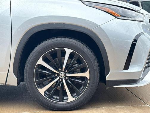 Celestial Silver Metallic 2021 Toyota Highlander XSE