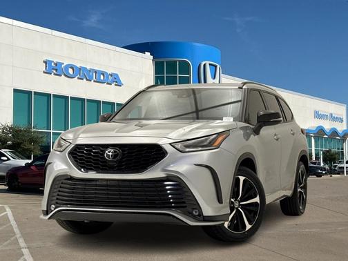 Celestial Silver Metallic 2021 Toyota Highlander XSE
