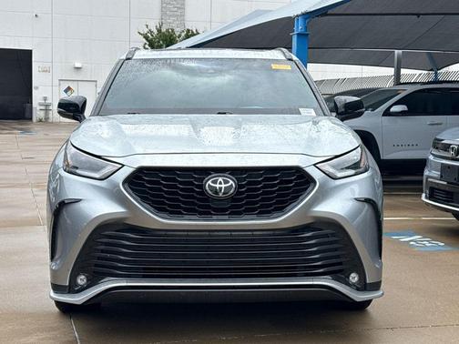 Celestial Silver Metallic 2021 Toyota Highlander XSE