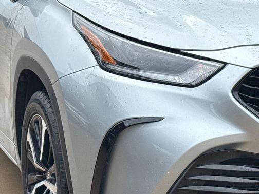 Celestial Silver Metallic 2021 Toyota Highlander XSE