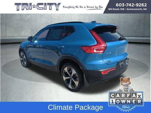 2023 Volvo XC40 B5 Ultimate Dark Theme