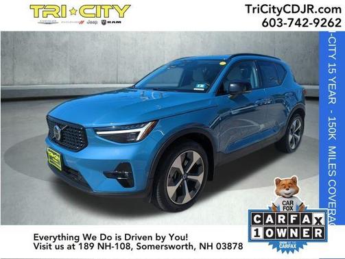 2023 Volvo XC40 B5 Ultimate Dark Theme