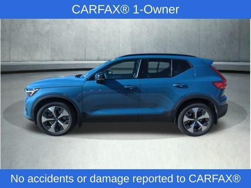 2023 Volvo XC40 B5 Ultimate Dark Theme