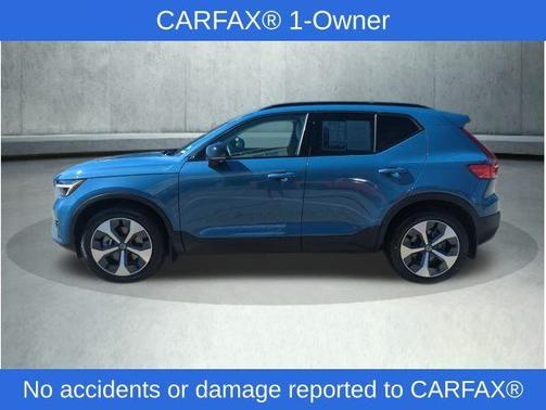 2023 Volvo XC40 B5 Ultimate Dark Theme