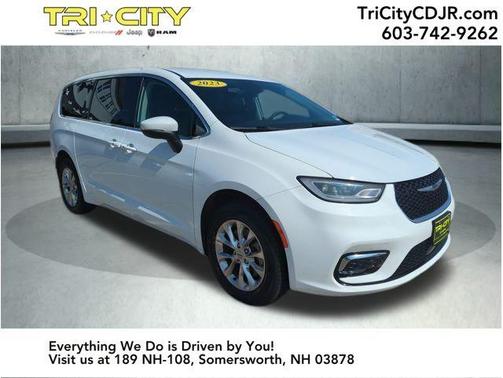 2023 Chrysler Pacifica Touring-L