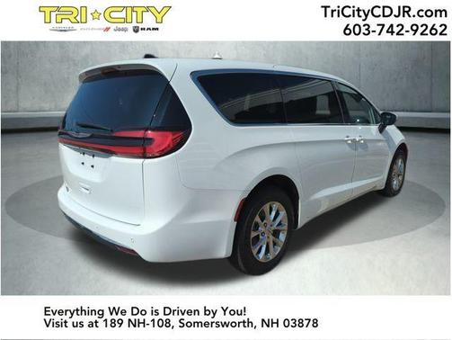 2023 Chrysler Pacifica Touring-L