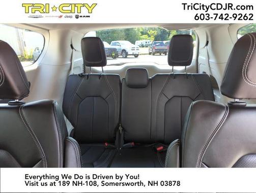 2023 Chrysler Pacifica Touring-L