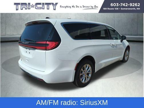 2023 Chrysler Pacifica Touring-L