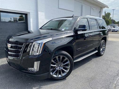 Photo 1 of 29 of 2020 Cadillac Escalade Luxury