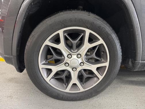 2018 Jeep Grand Cherokee Sterling Edition