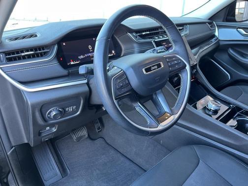 2022 Jeep Grand Cherokee L Laredo