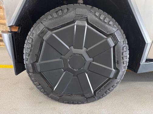 2025 Tesla Cybertruck All-Wheel Drive