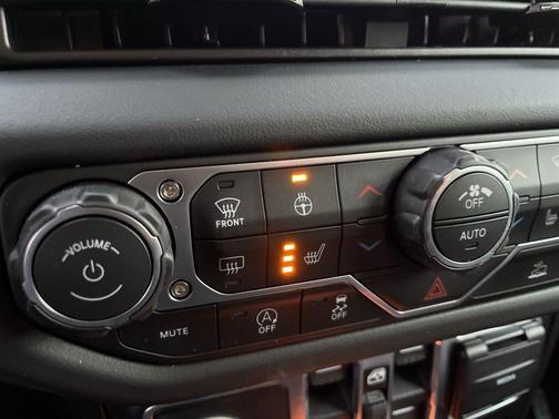 2026 Jeep Gladiator Mojave 4x4