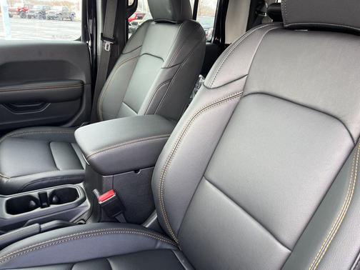 2026 Jeep Gladiator Sahara 4x4