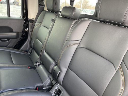 2026 Jeep Gladiator Sahara 4x4