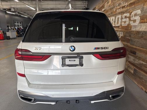 2021 BMW X7 M50i