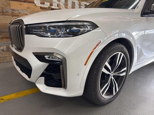 2021 BMW X7 M50i