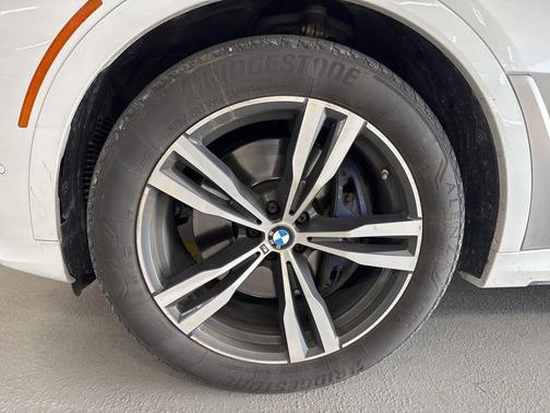2021 BMW X7 M50i
