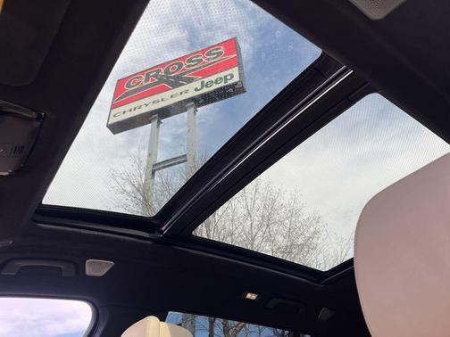 White Metallic 2021 BMW X7 M50i