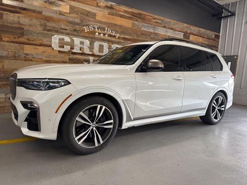 2021 BMW X7 M50i