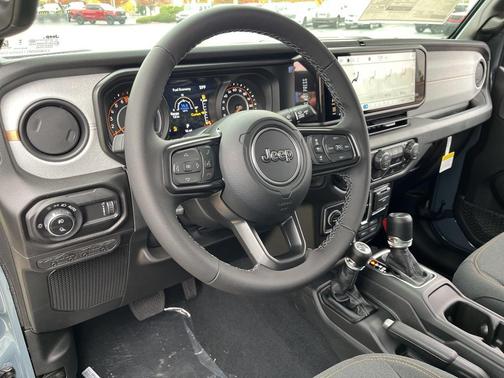 2026 Jeep Gladiator Willys 4x4