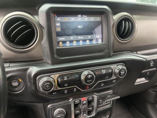 2022 Jeep Wrangler Willys