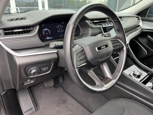 2022 Jeep Grand Cherokee L Laredo