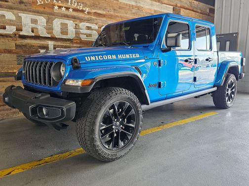 Hydro Blue Pearlcoat 2025 Jeep Gladiator Nighthawk