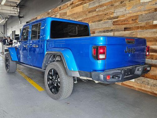 Hydro Blue Pearlcoat 2025 Jeep Gladiator Nighthawk