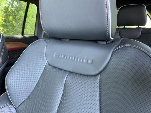 2025 Jeep Grand Cherokee Summit