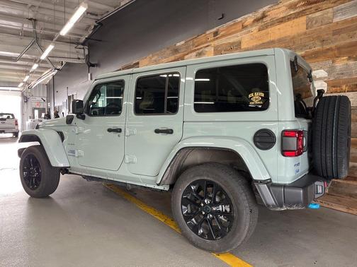 2024 Jeep Wrangler 4xe Sahara