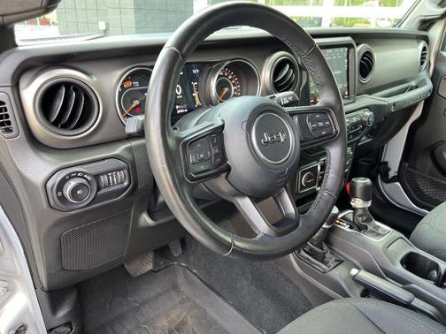 Silver Zynith Clearcoat 2022 Jeep Wrangler Willys