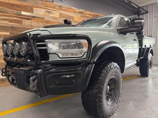 Diamond Black Crystal Pearlcoat 2023 RAM 2500 Big Horn Regular Cab 4x4 8' Box