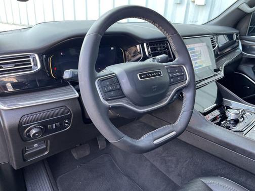 Diamond Black Crystal Pearlcoat 2022 Jeep Wagoneer Series III 4x4