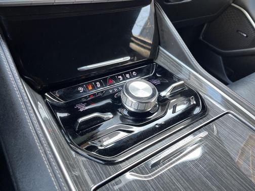 Diamond Black Crystal Pearlcoat 2022 Jeep Wagoneer Series III 4x4