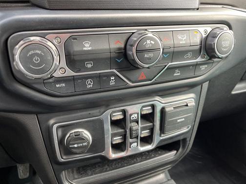 2022 Jeep Wrangler Willys