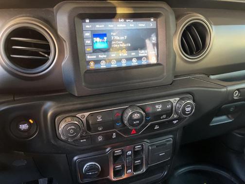 2022 Jeep Wrangler Willys