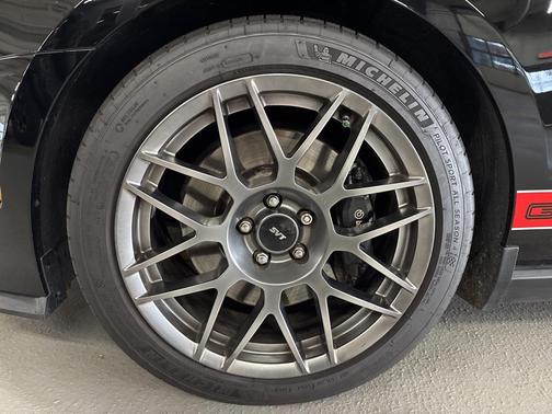 2011 Ford Shelby GT500 Base