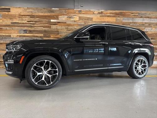 2022 Jeep Grand Cherokee Summit