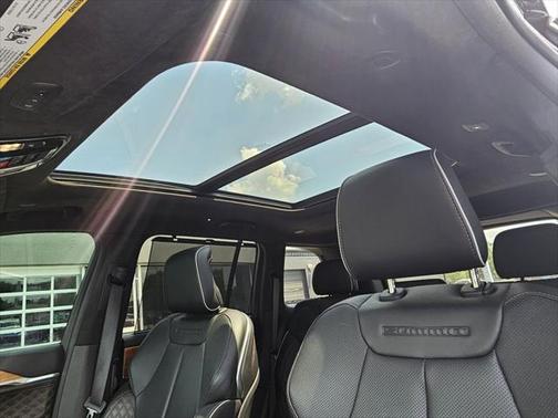 2022 Jeep Grand Cherokee Summit