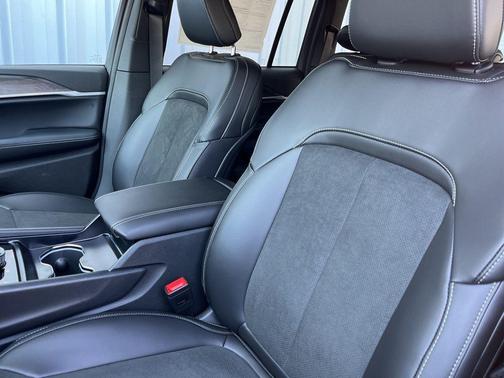 2026 Jeep Grand Cherokee Altitude