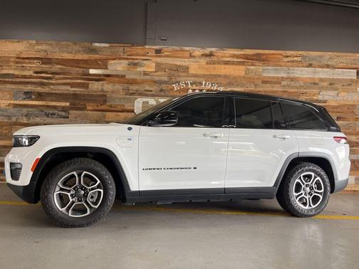 Bright White Clearcoat 2022 Jeep Grand Cherokee 4xe Trailhawk